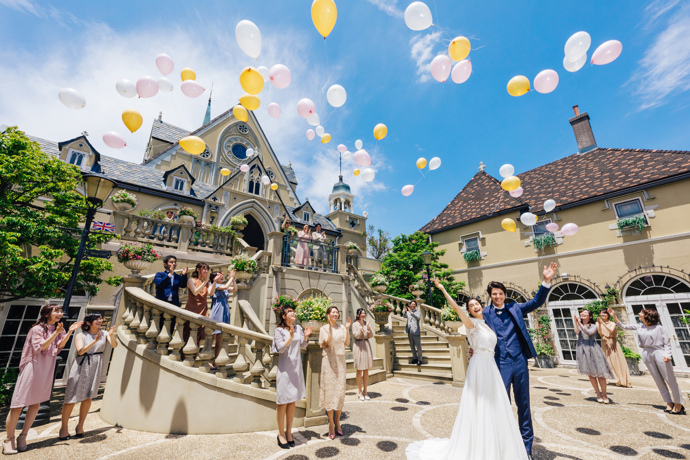 結婚式　大階段　バルーンリリース